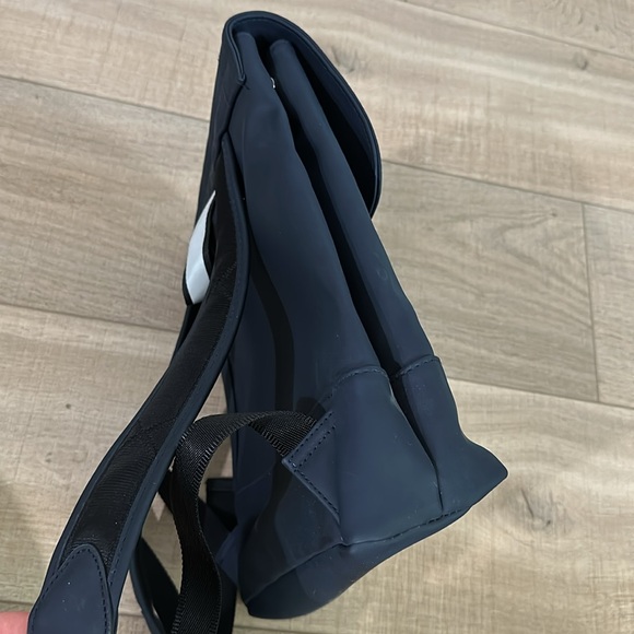 Hunter for Target small navy backpack. - Picture 3 of 14